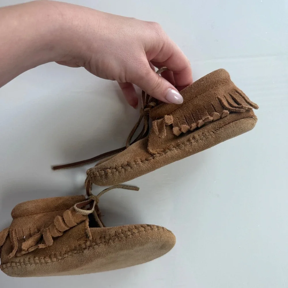 Kids Minnetonka Genuine Leather Fringe Booties‎ Size 8